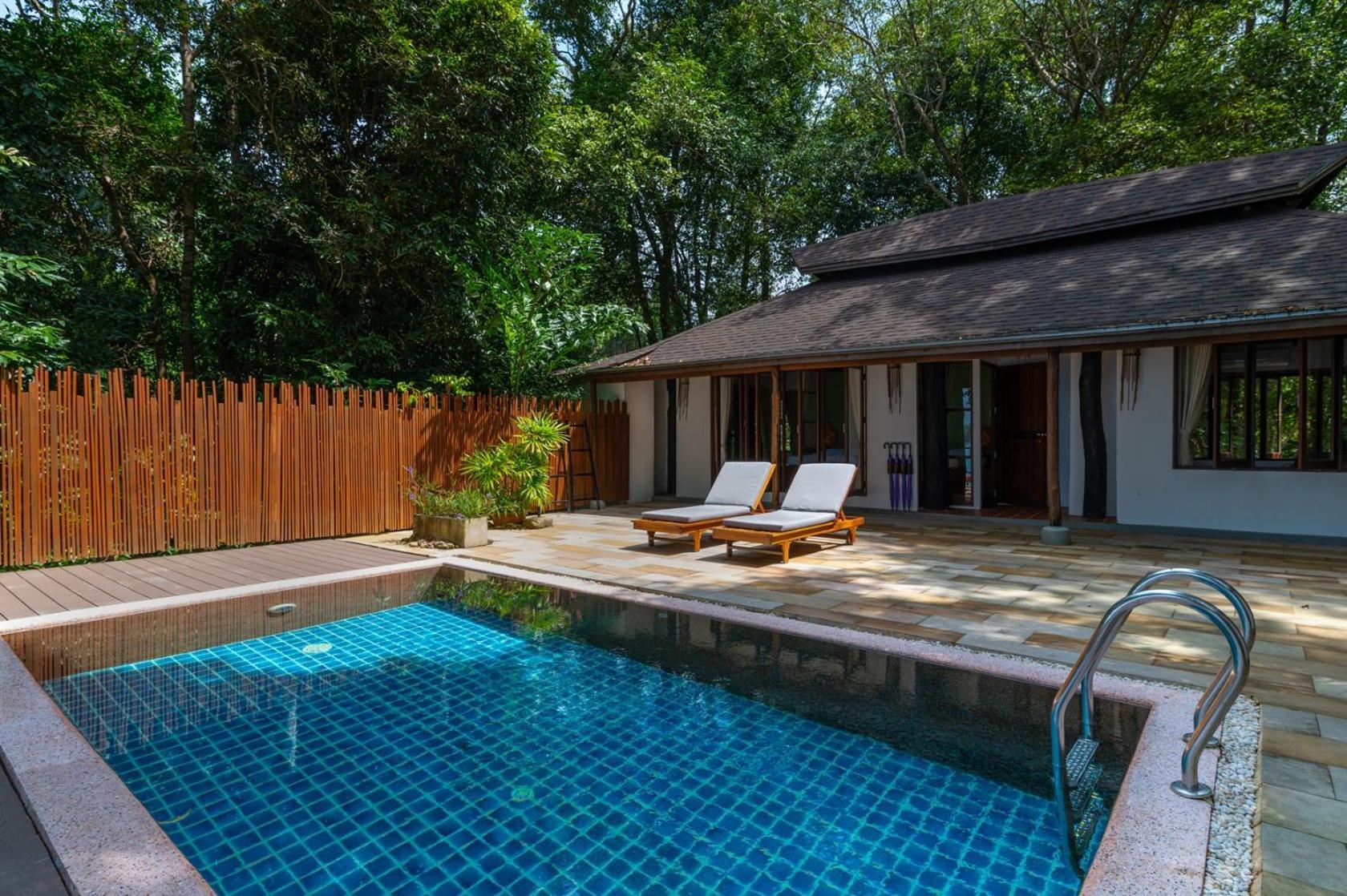 Pool Suite,1558292692:JPEG